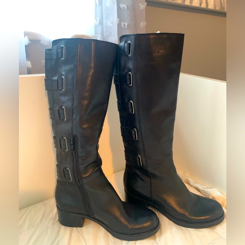Arturo Chiang Boots.